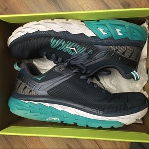 Women’s Hoka One One Size 9 Arahi II shoes
